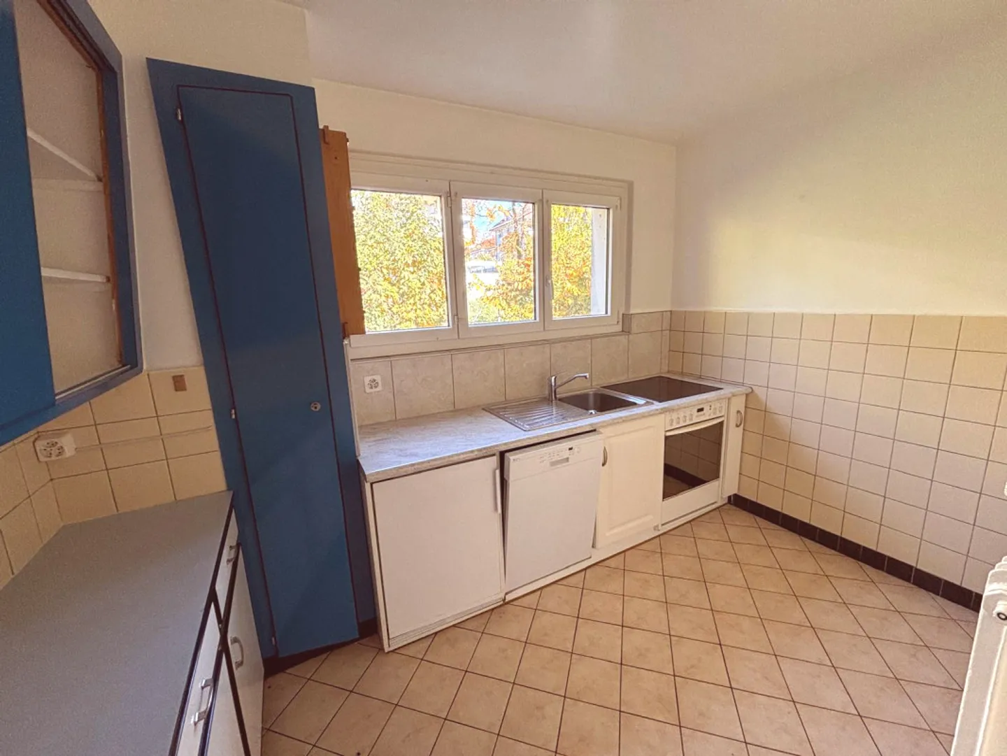 For rent on the upper floor, a 4.5 room apartment of approx. 80m2 in La Tour de Peilz - Photo 3 of 10