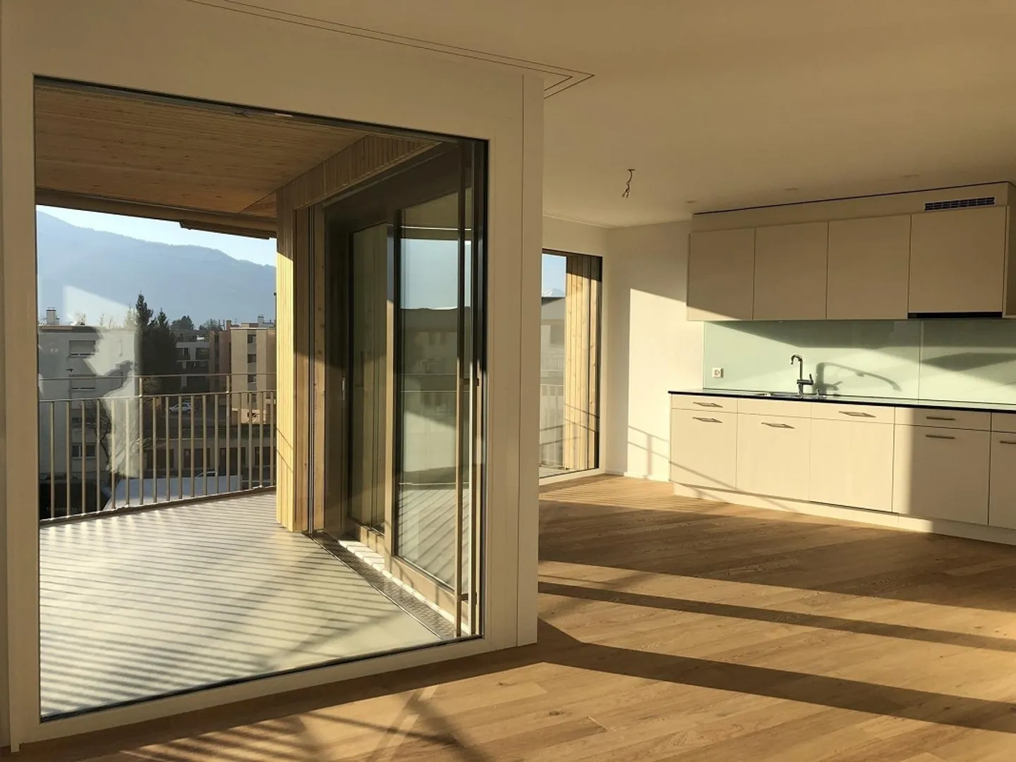 Grosszügige Wohnung mit Bergsicht - Foto 1 von 6
