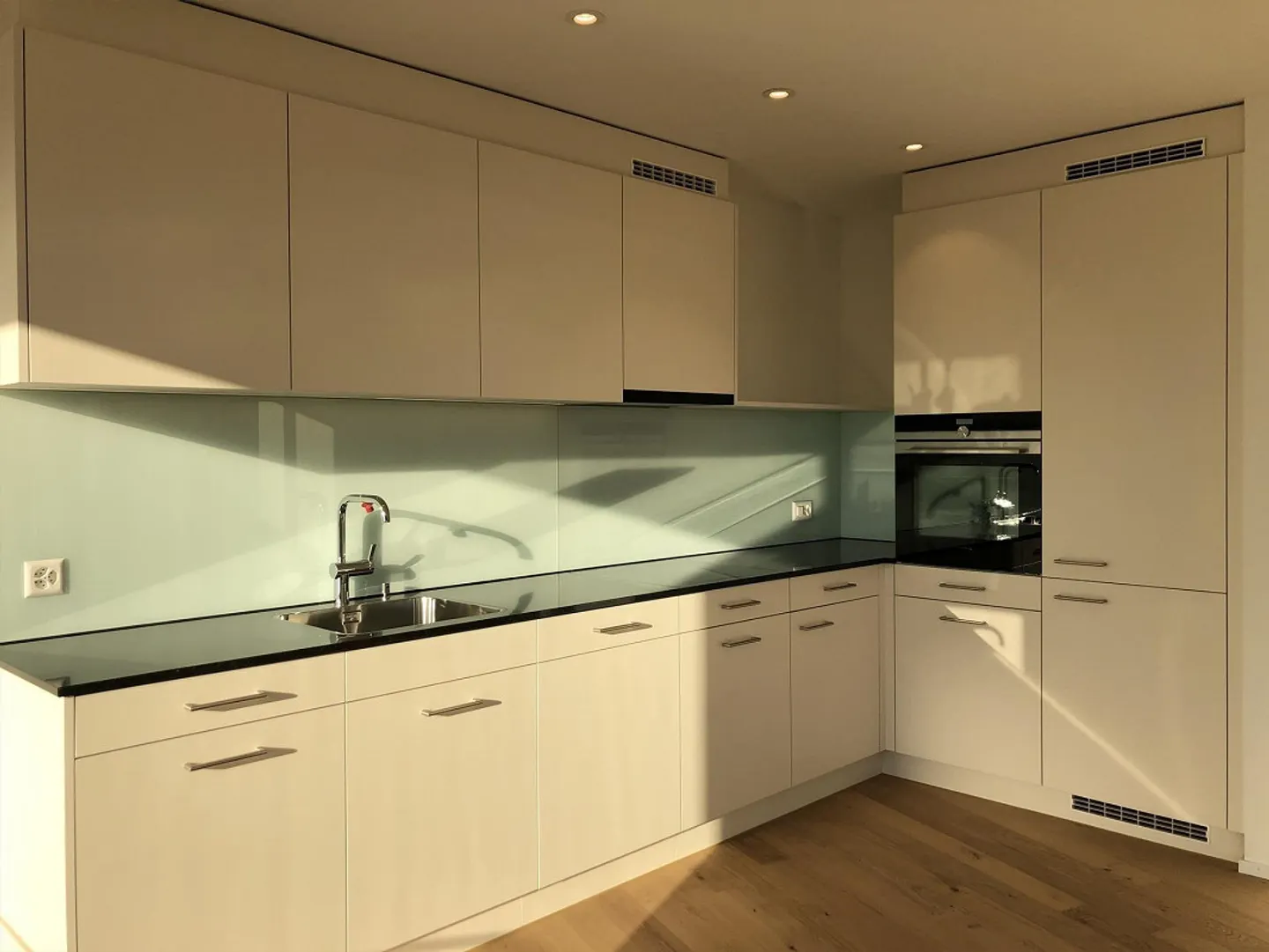 Grosszügige Wohnung mit Bergsicht - Foto 2 von 6