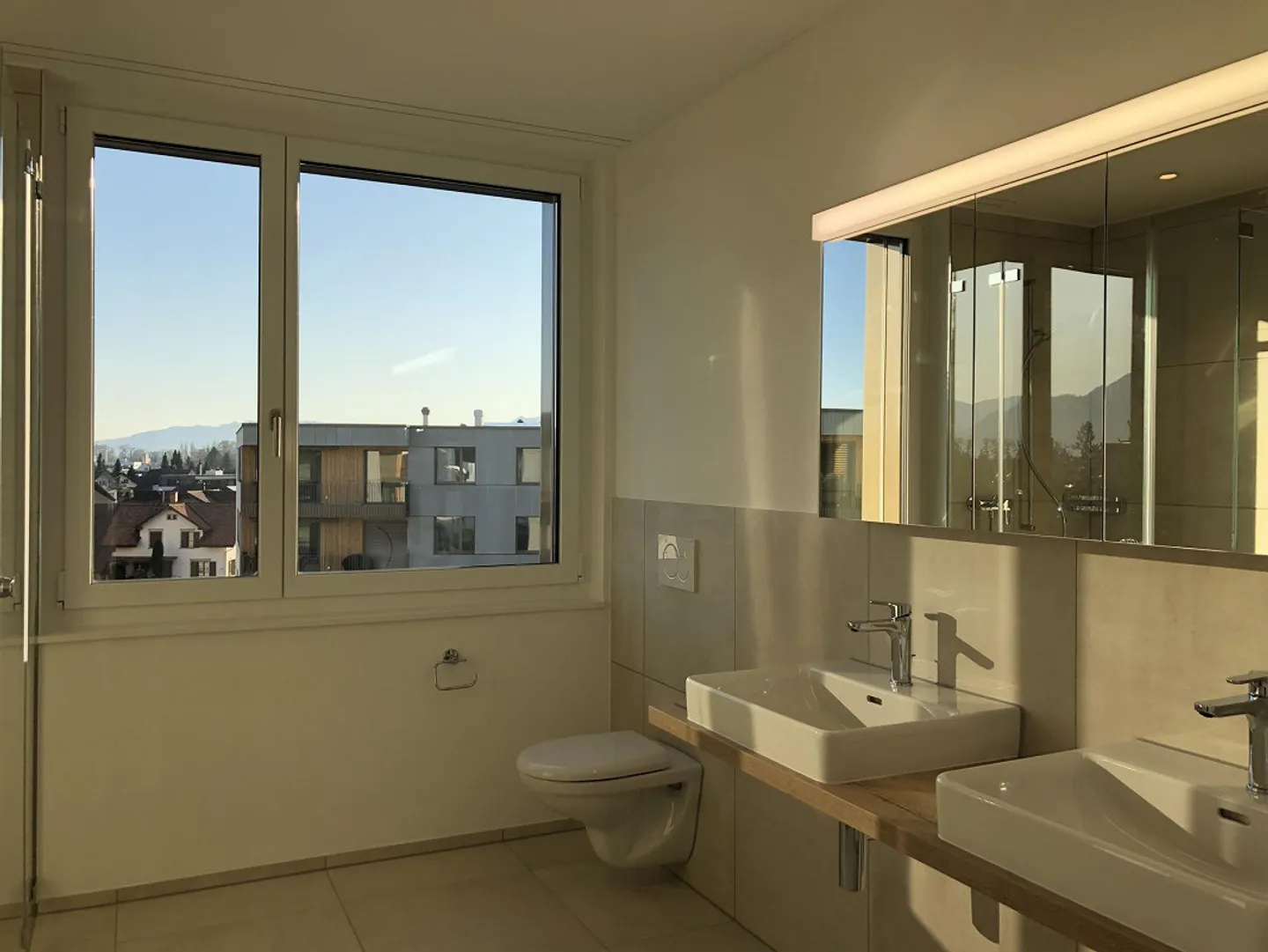 Grosszügige Wohnung mit Bergsicht - Foto 3 von 6
