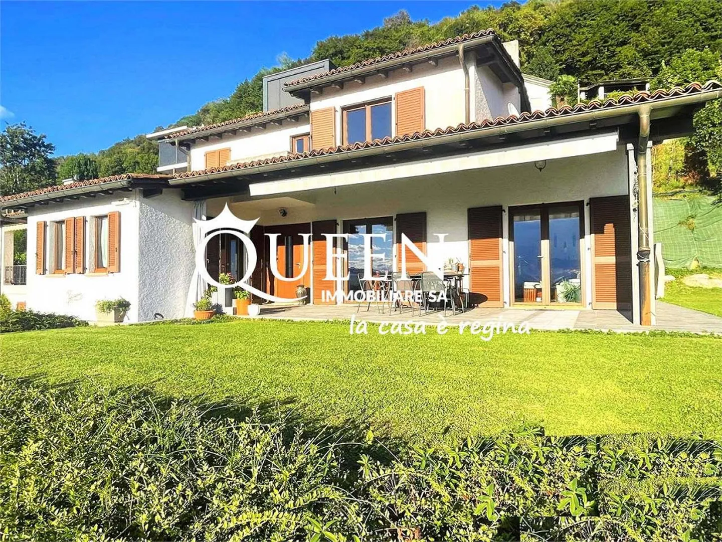 Morbio Superiore: Villa mit 10,5 Zimmern, 304 m², großem Garten, atemberaubender Aussicht - Foto 2 von 13