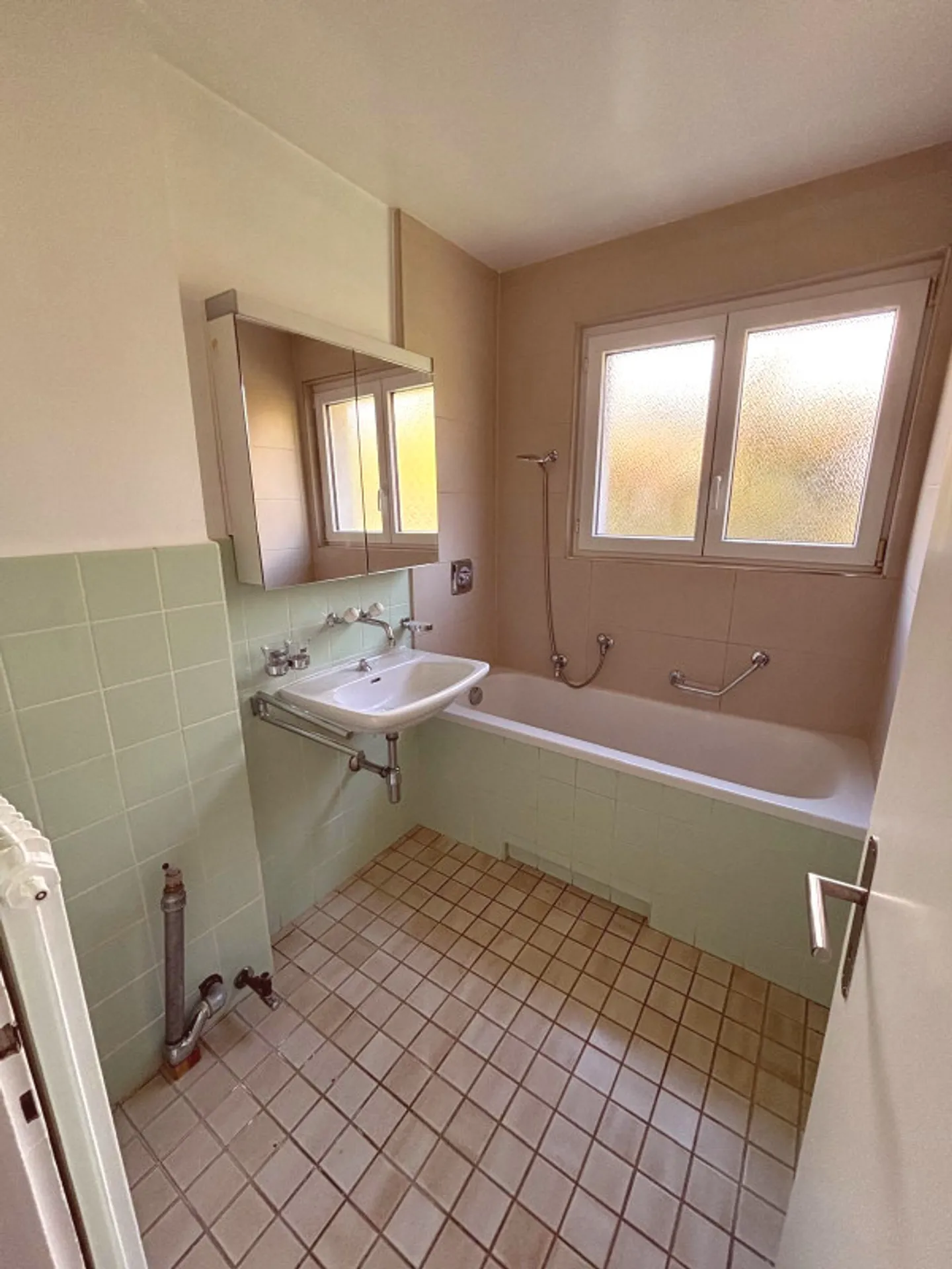 For rent on the upper floor, a 4.5 room apartment of approx. 80m2 in La Tour de Peilz - Photo 7 of 10