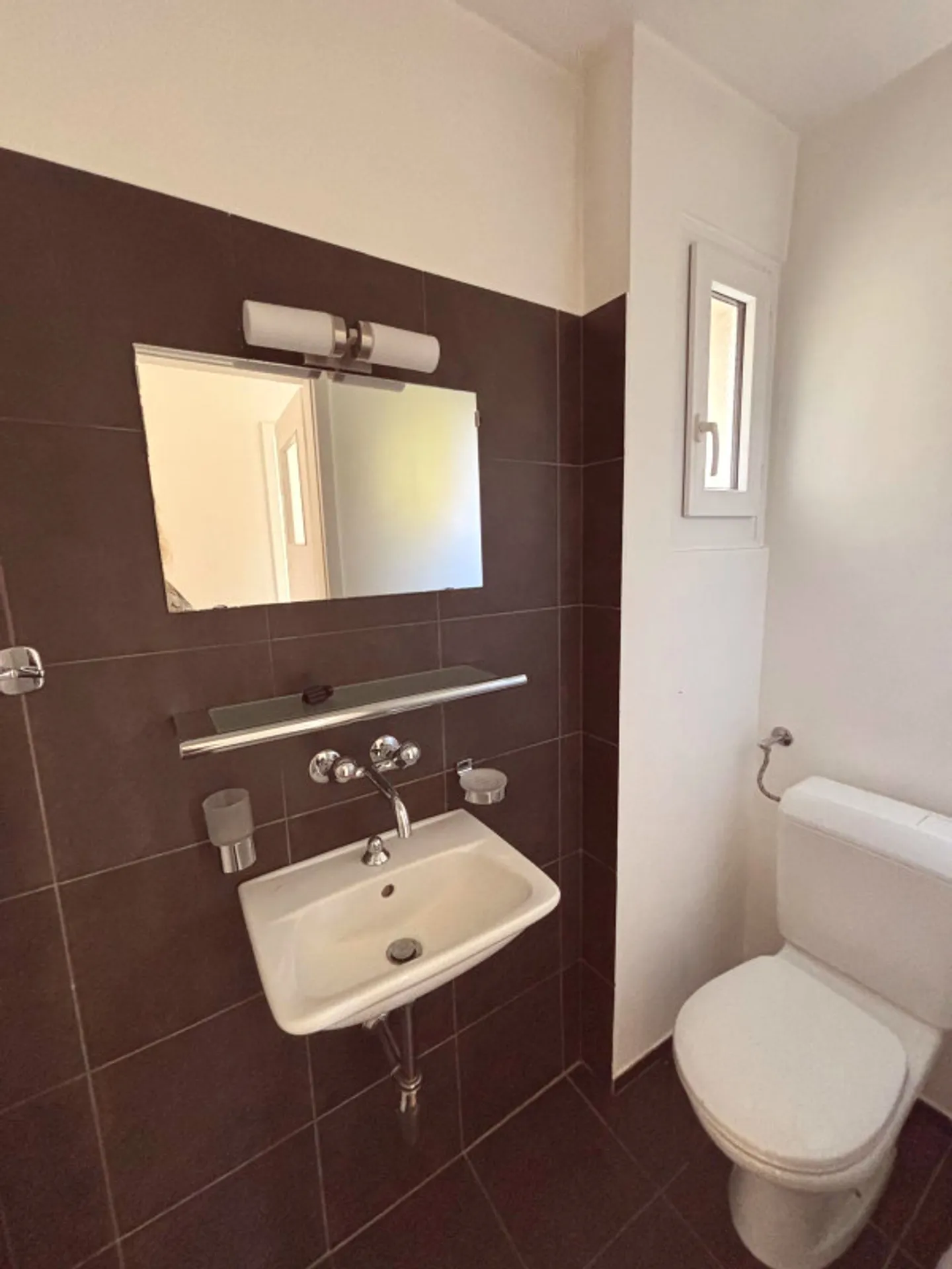 For rent on the upper floor, a 4.5 room apartment of approx. 80m2 in La Tour de Peilz - Photo 8 of 10