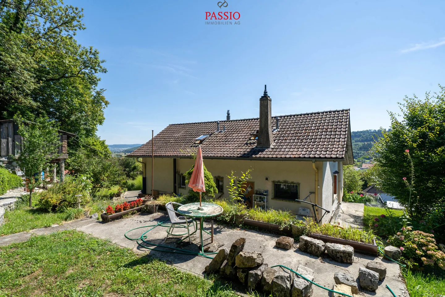Casa bifamiliare in posizione elevata con grande terreno - Foto 25 di 27