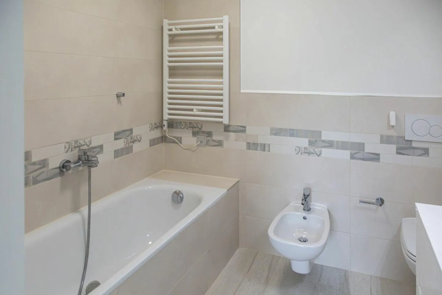 Modern 3.5-room apartment with 40 m2 hobby room - Photo 6 of 7