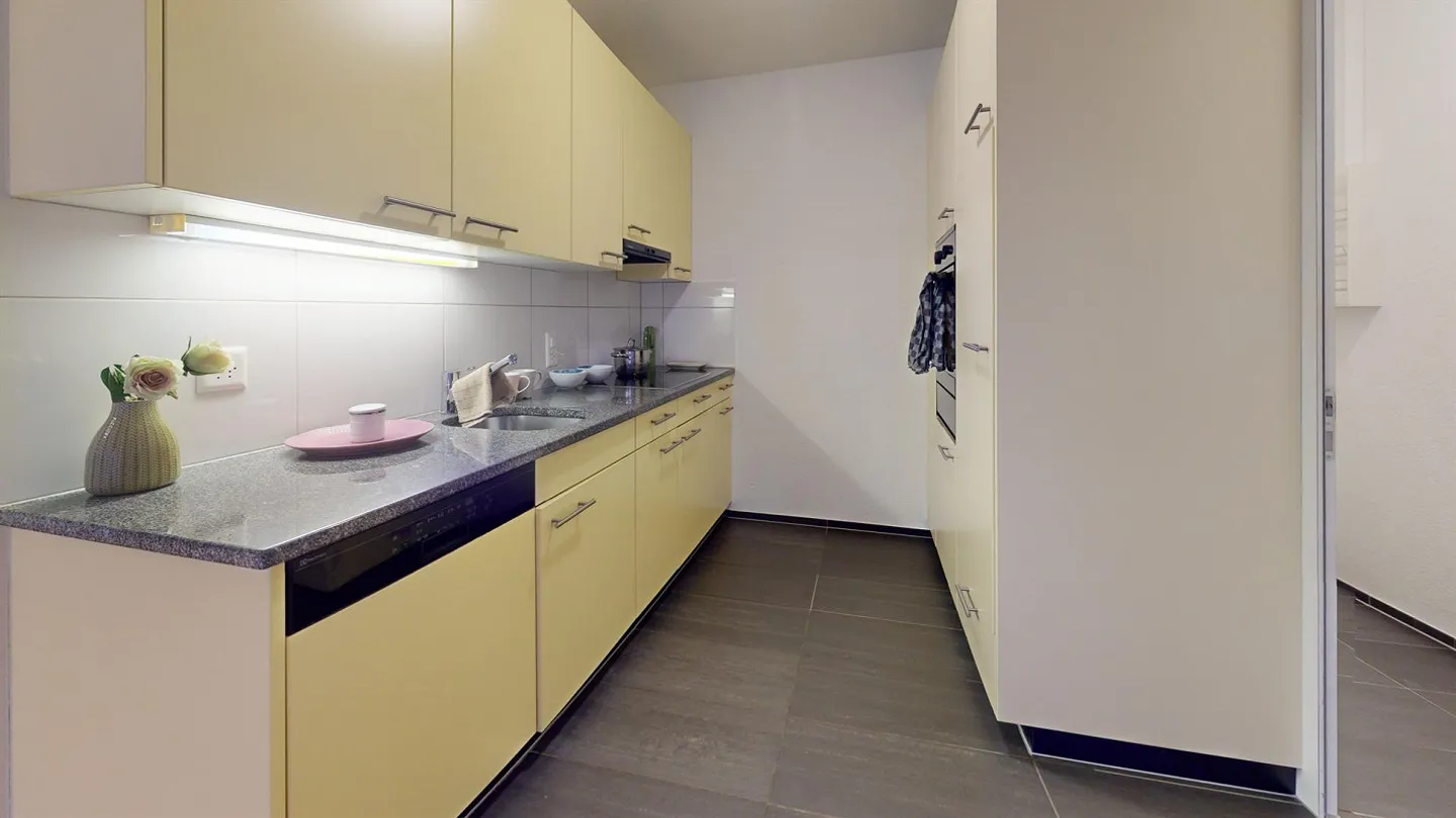 Apartment with access to the garden in a practical location - Photo 4 of 11