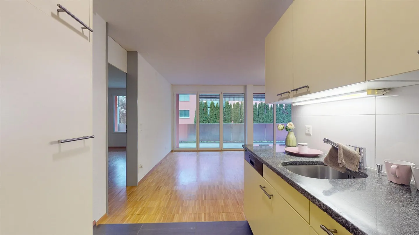 Apartment with access to the garden in a practical location - Photo 5 of 11