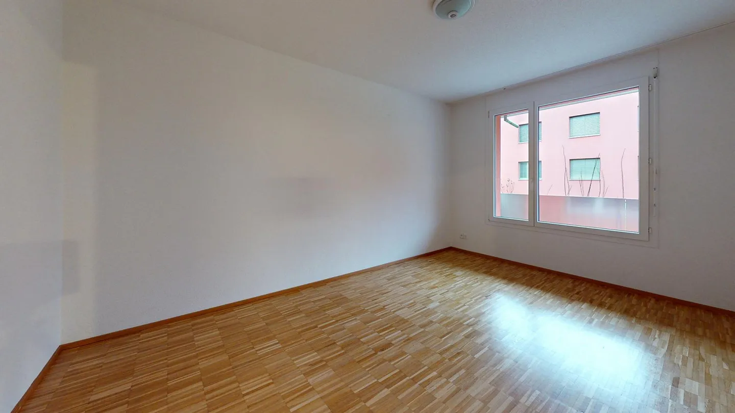 Apartment with access to the garden in a practical location - Photo 7 of 11