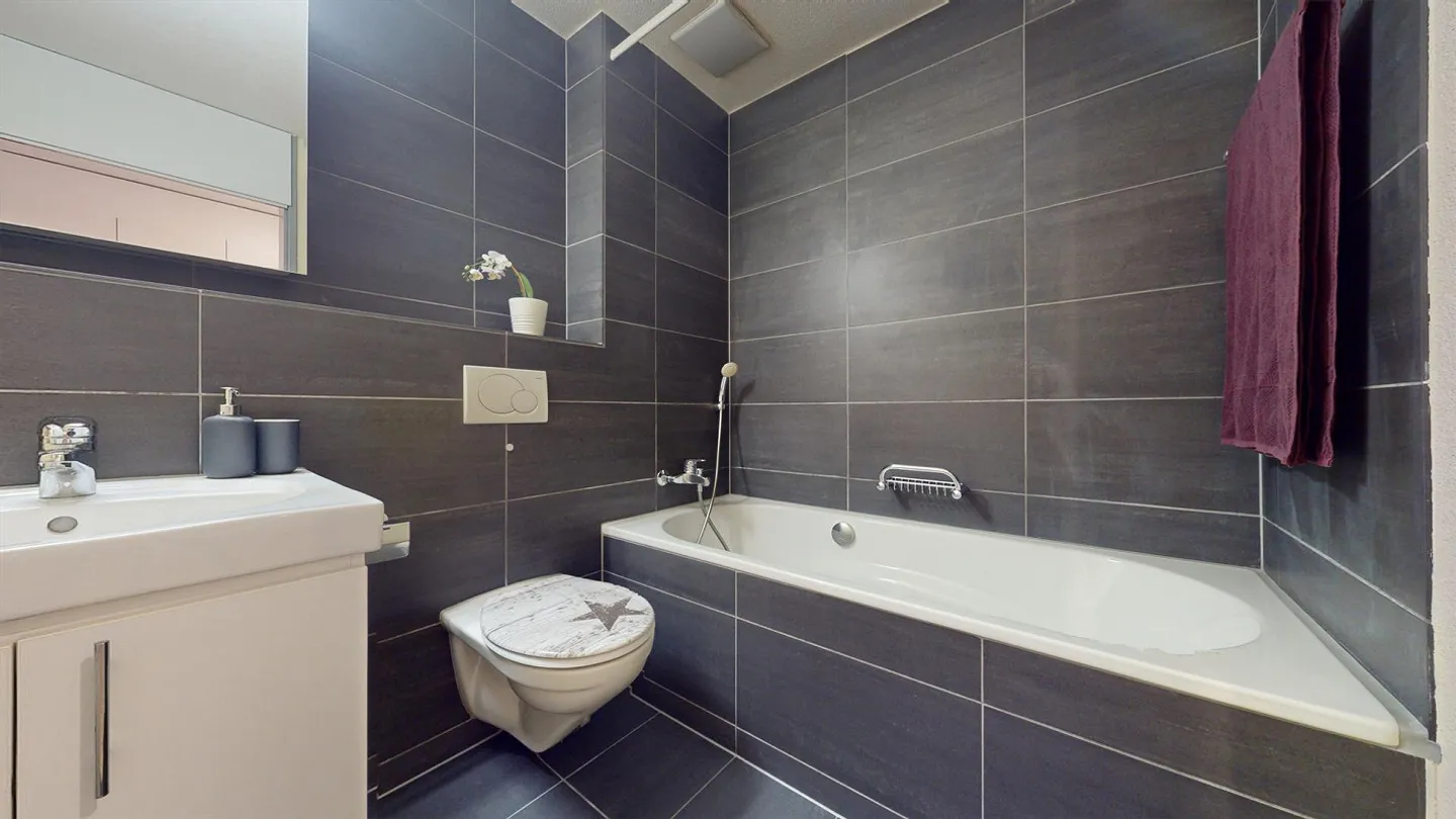 Apartment with access to the garden in a practical location - Photo 9 of 11