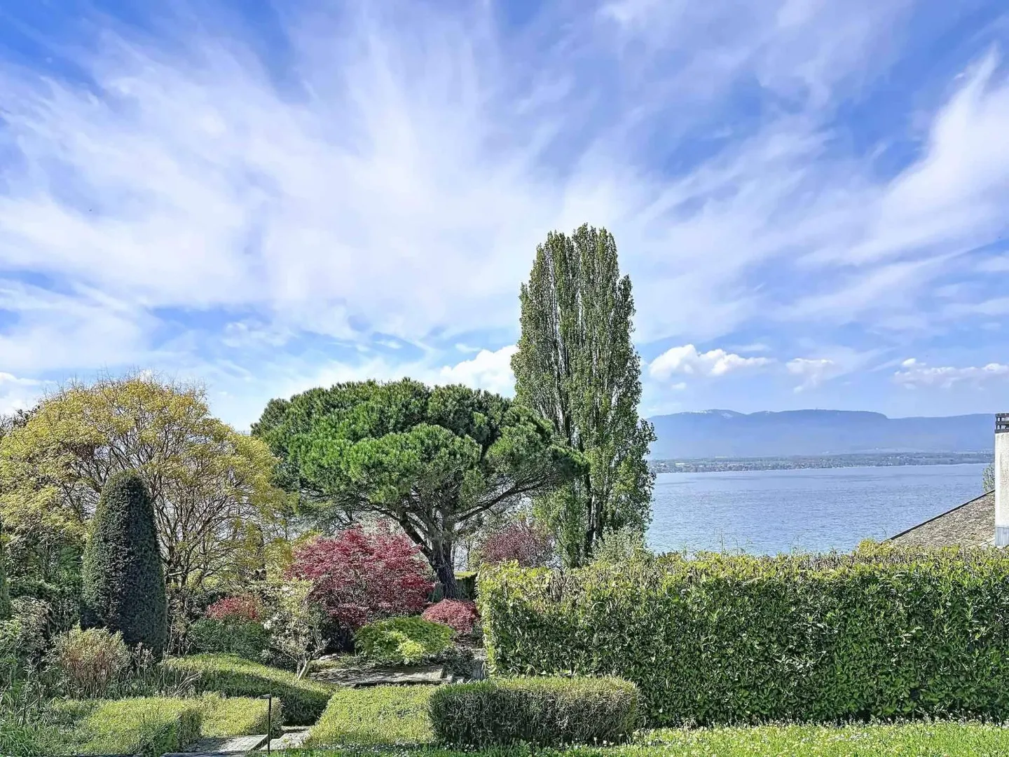 Villa avec belle vue et accès privé au lac - Photo 1 sur 9