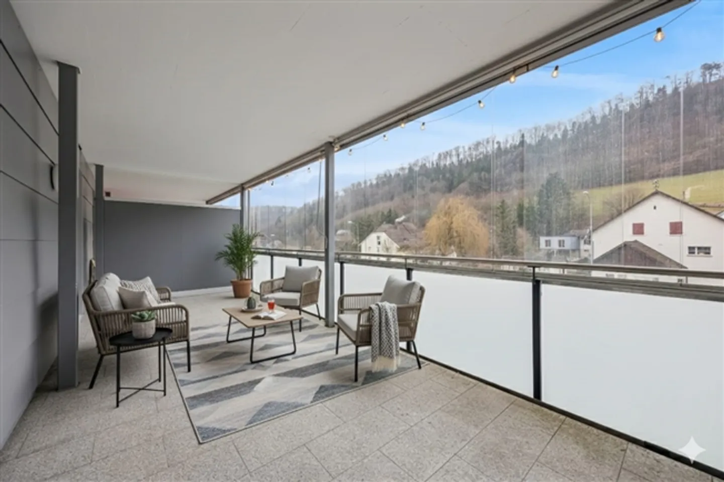 Appartamento luminoso di 2,5 stanze con grande terrazza - Foto 4 di 13