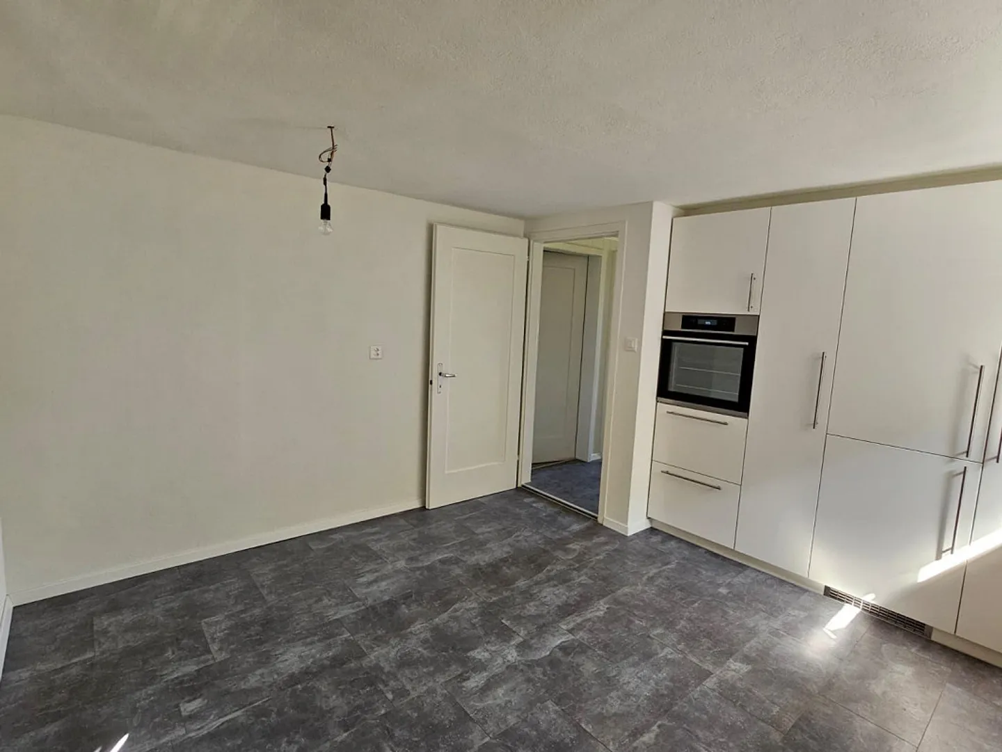 Incantevole casa unifamiliare di 5,5 locali con terreno circostante - Foto 3 di 13