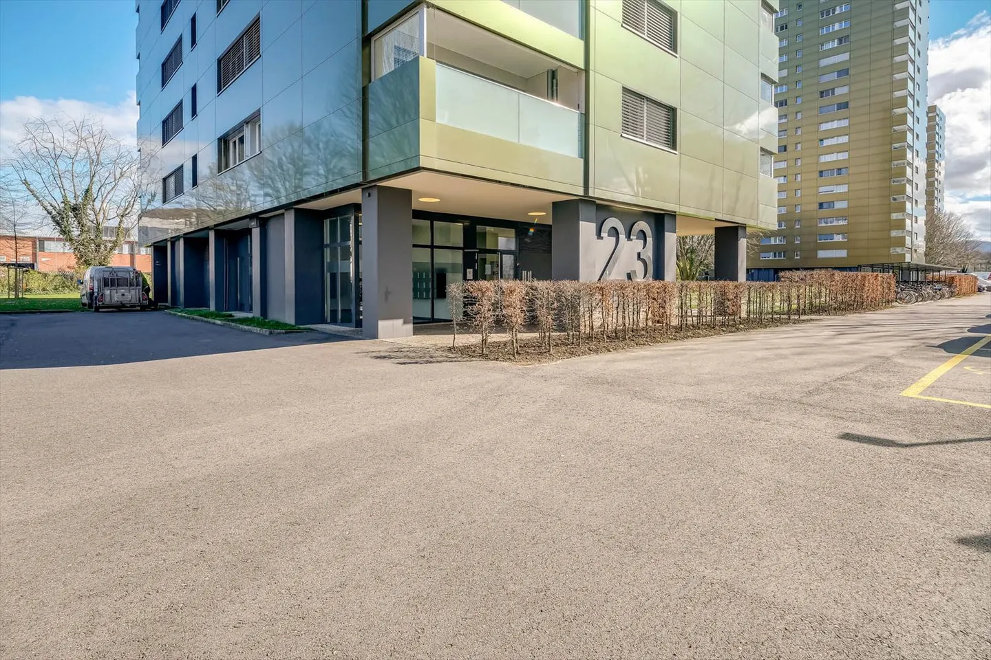RENT WITHOUT DEPOSIT - Fantastic view over Birsfelden on the 14th floor - Photo 2 of 13
