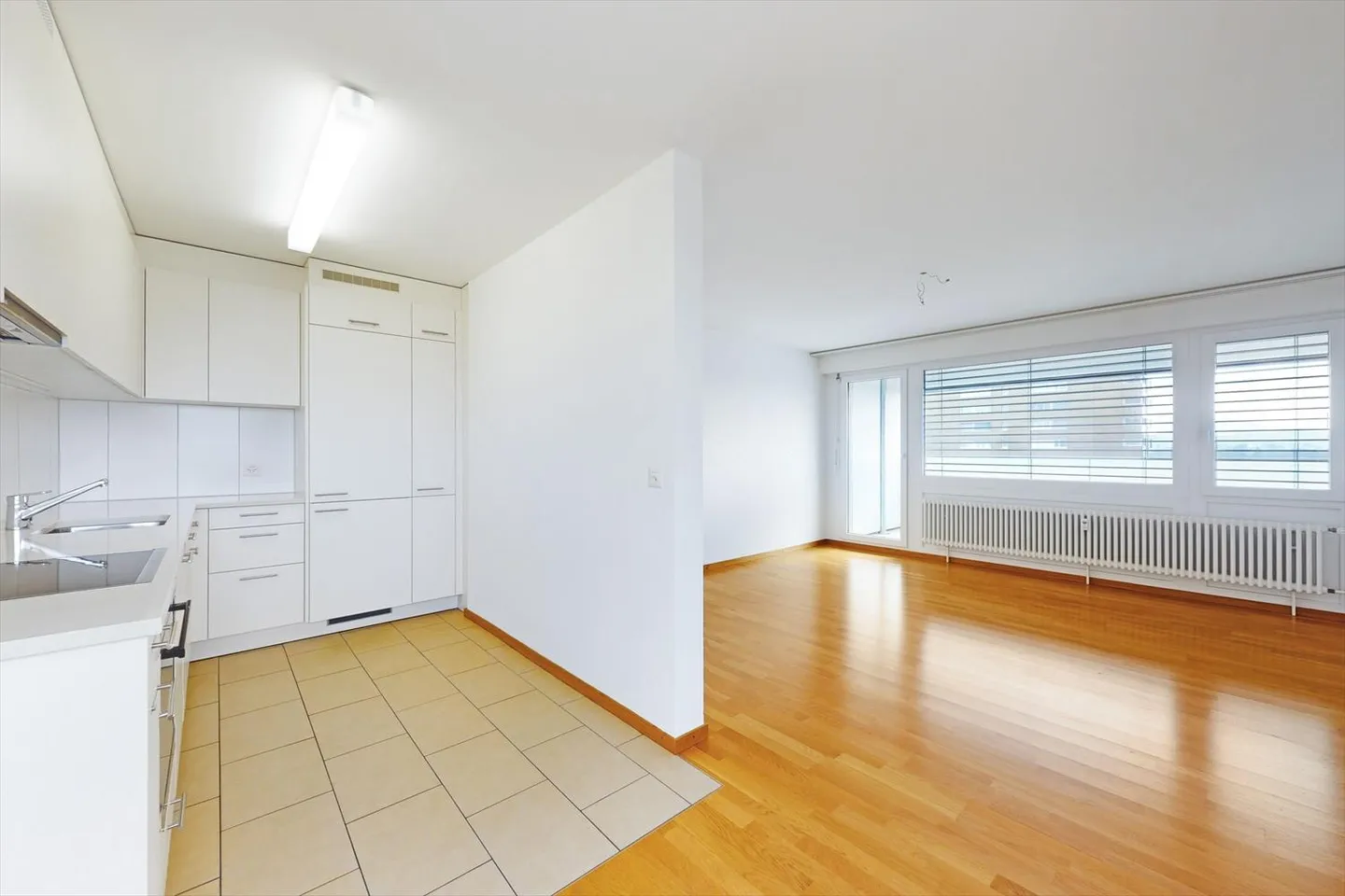 RENT WITHOUT DEPOSIT - Fantastic view over Birsfelden on the 14th floor - Photo 4 of 13
