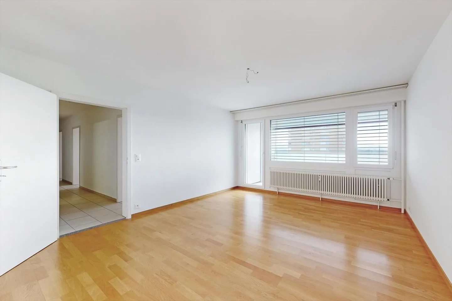 RENT WITHOUT DEPOSIT - Fantastic view over Birsfelden on the 14th floor - Photo 7 of 13