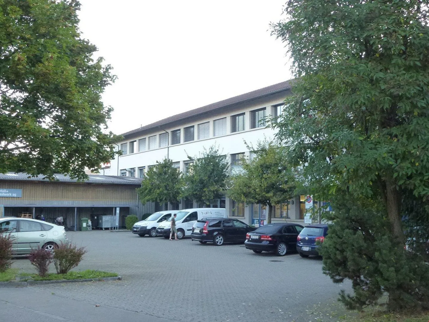 Directly at Münsingen Train Station - Commercial Space from 17m2 - Photo 2 of 2