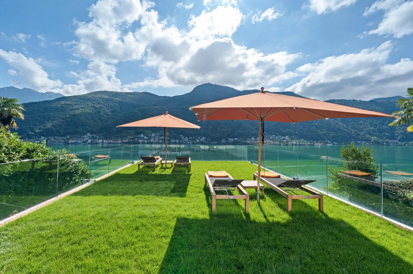 Luxusvilla mit Seeblick - Foto 1 von 13