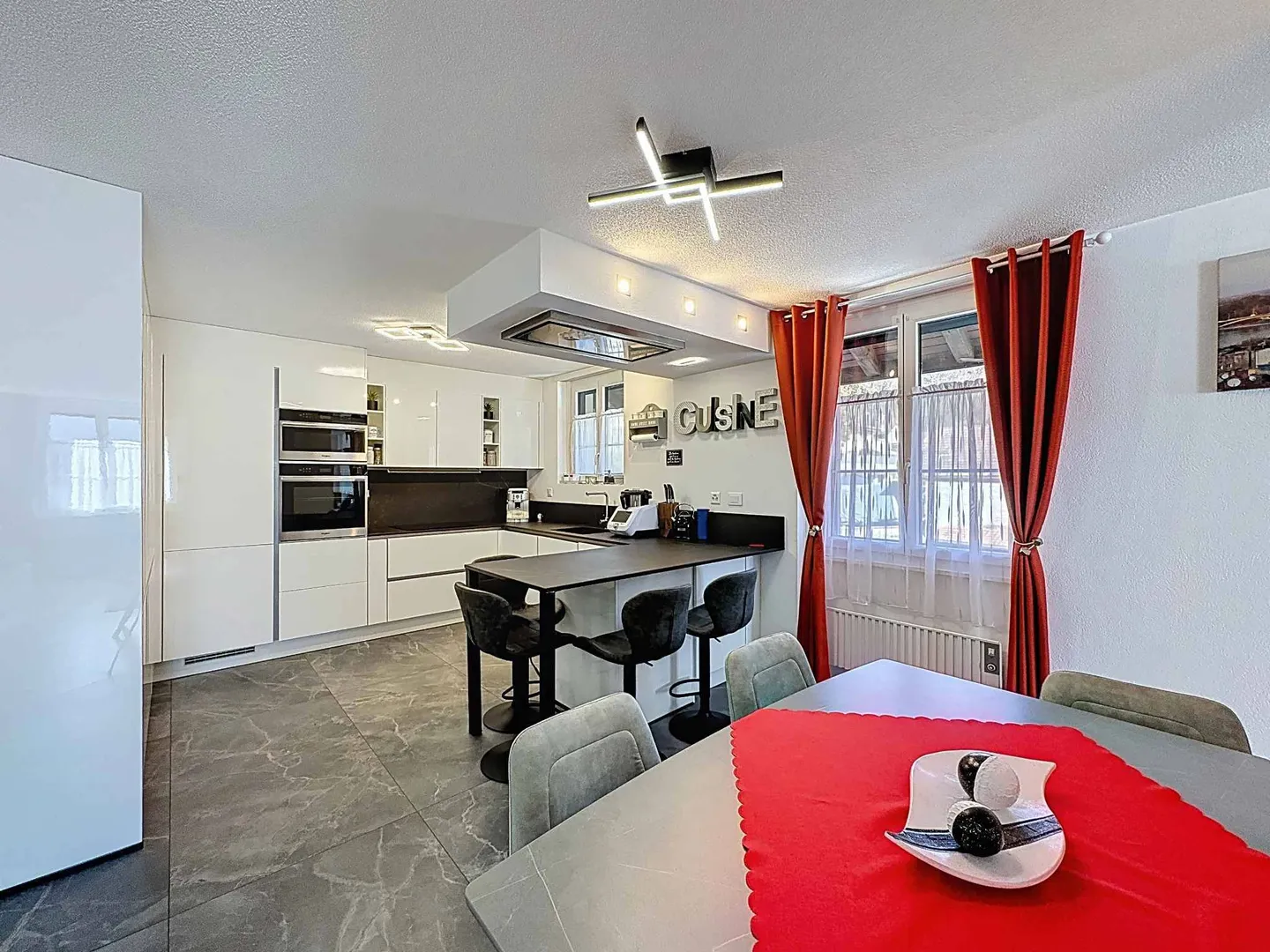 Charmantes Duplex in Dombresson - Foto 2 von 10