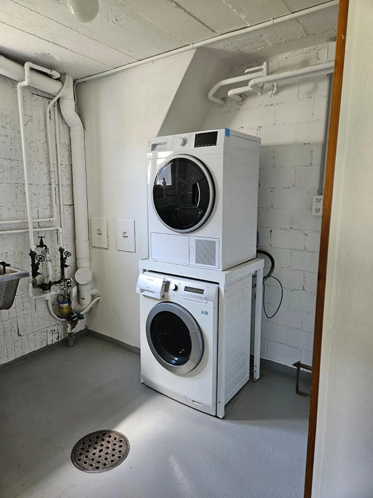 Incantevole casa unifamiliare di 5,5 locali con terreno circostante - Foto 11 di 13