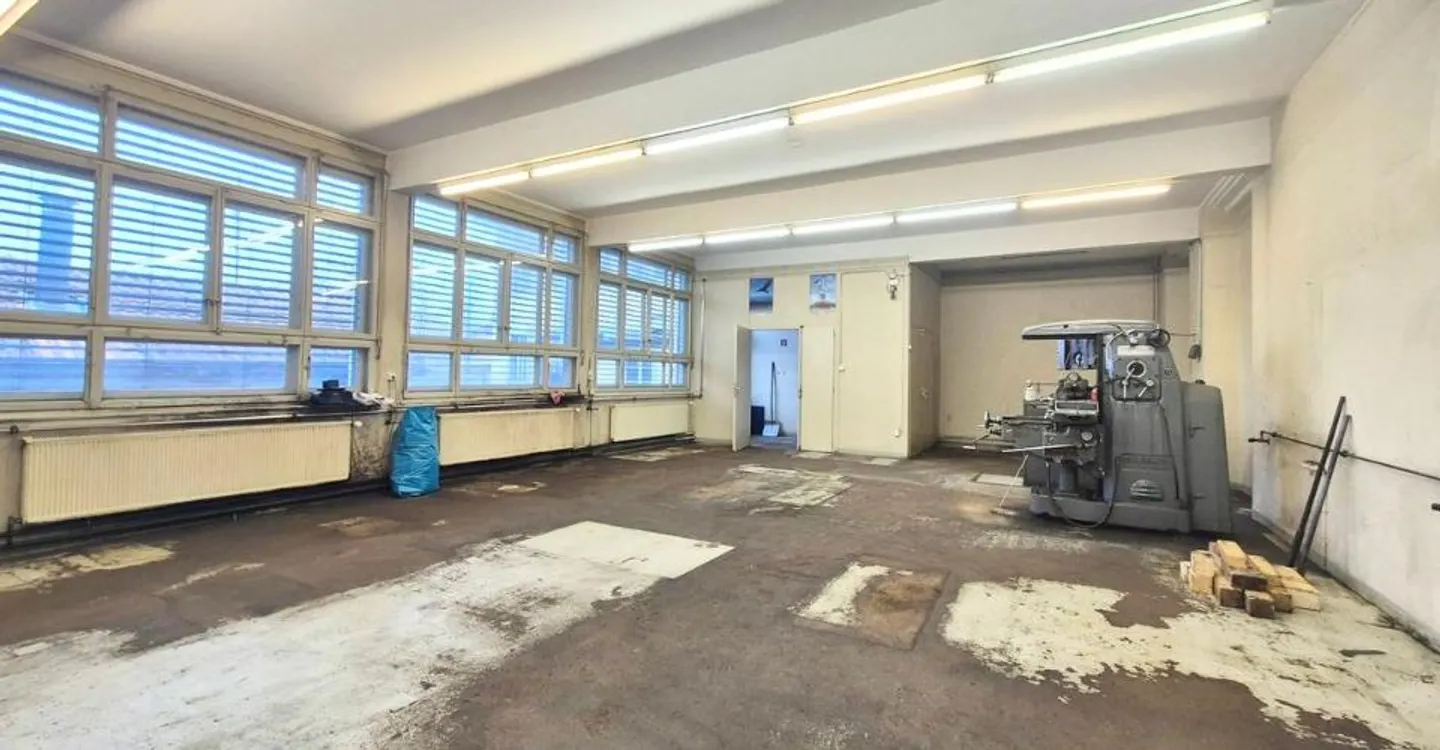 Atelier Spacieux à Louer - Photo 2 sur 2