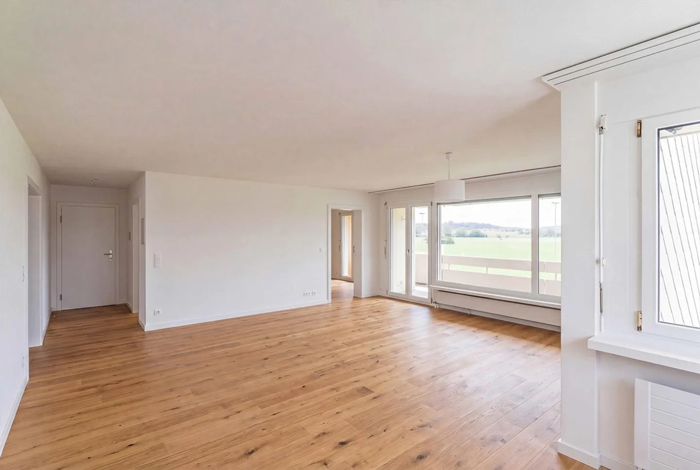 Condominium spacieux de 4,5 pièces dans un standard de nouvelle construction - Photo 2 sur 15