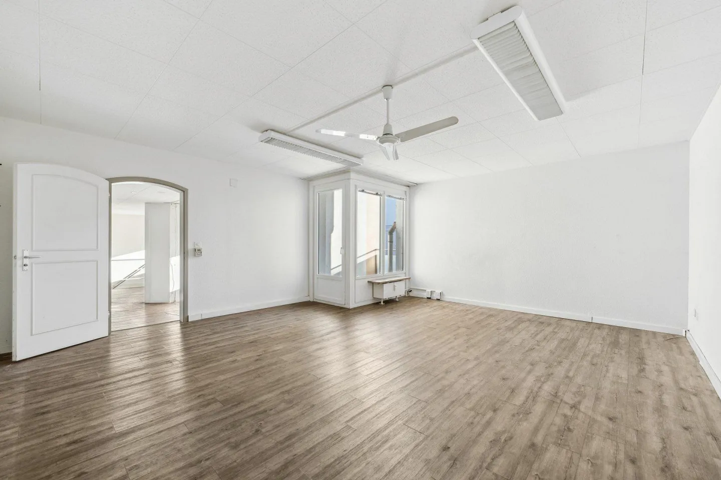 Ready-to-move-in office space in the heart of Binningen - Photo 7 of 13