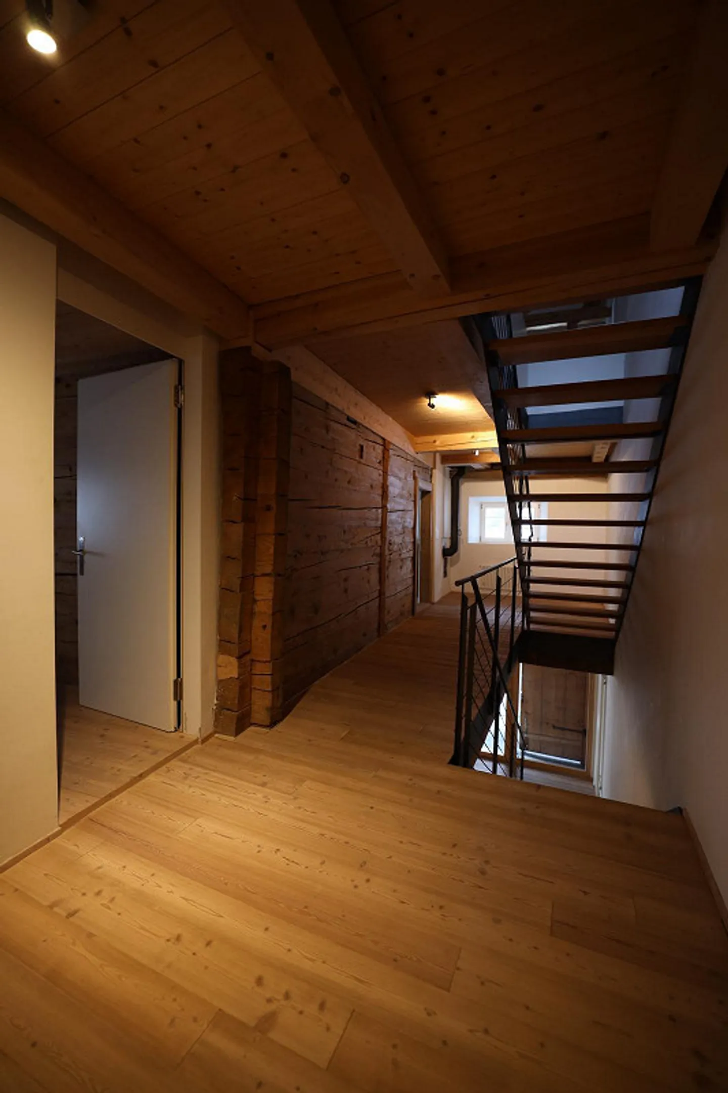 Appartement spacieux de 3,5 pièces sur 3 étages - Photo 6 sur 8