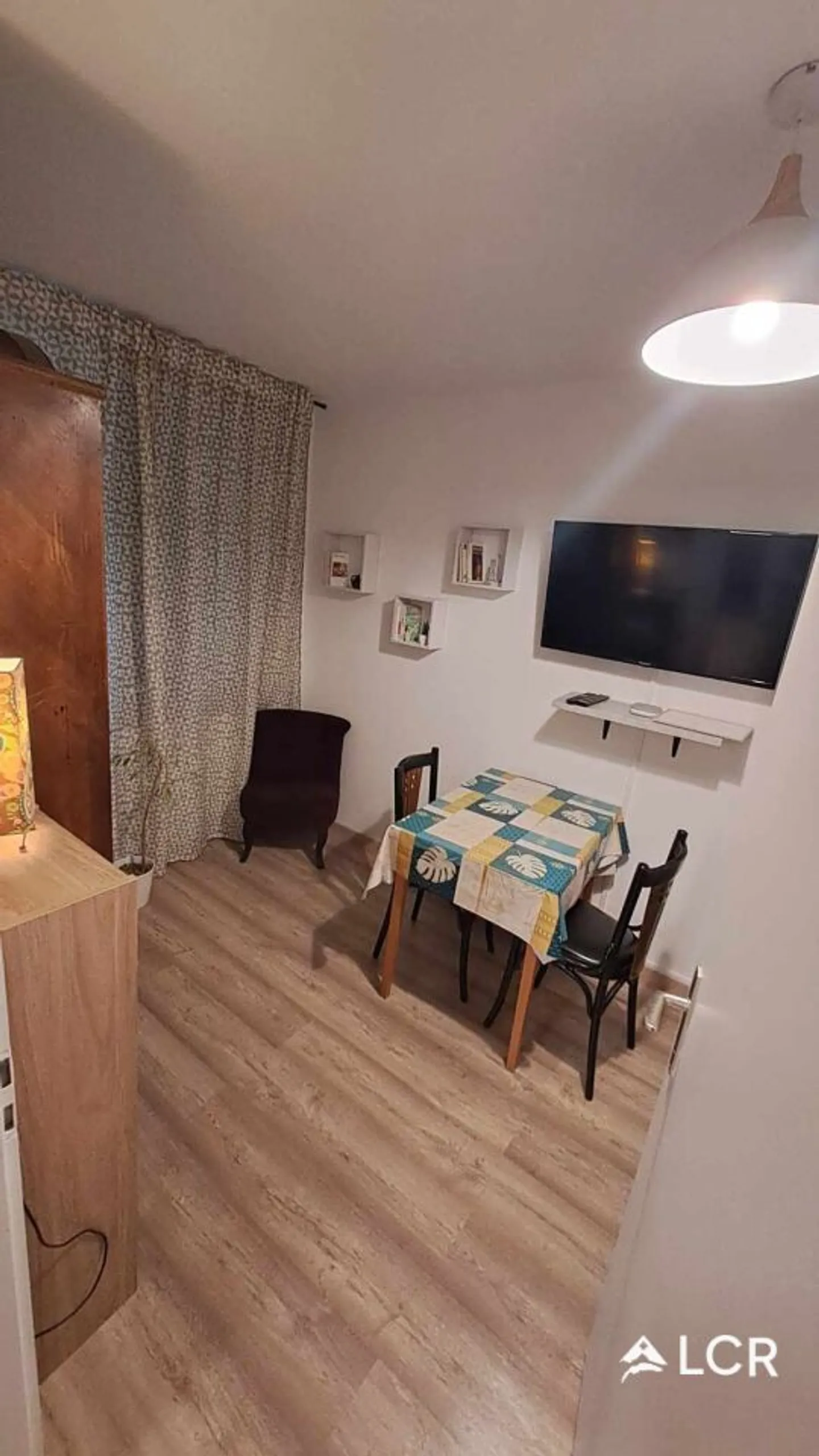 Bel appartement de 5.5pièces meublé 4 CHB / 2 SDB / 1 terrasse / 3 places de parc - Photo 9 sur 13