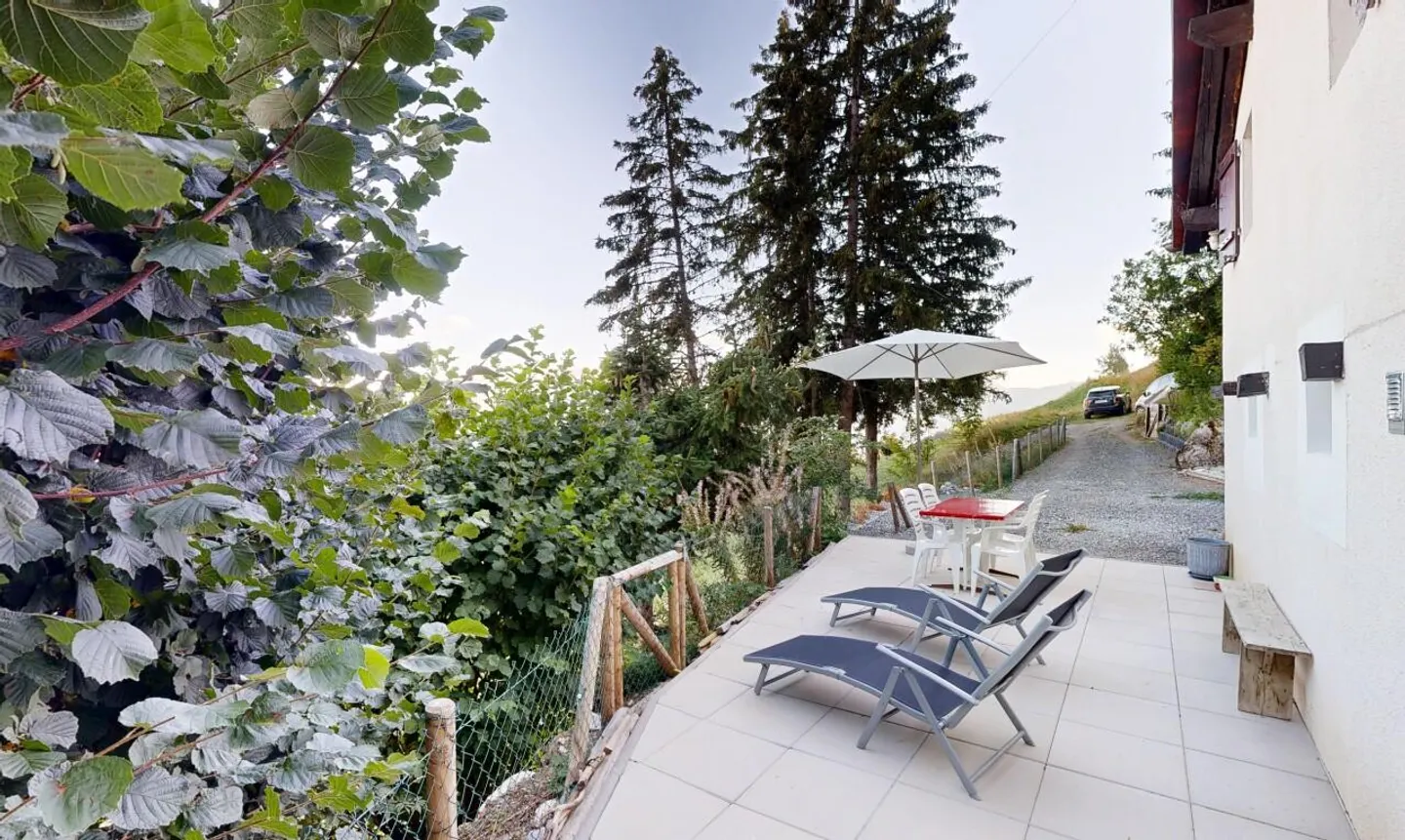 A haven of peace in the heights of Erde - Photo 5 of 11