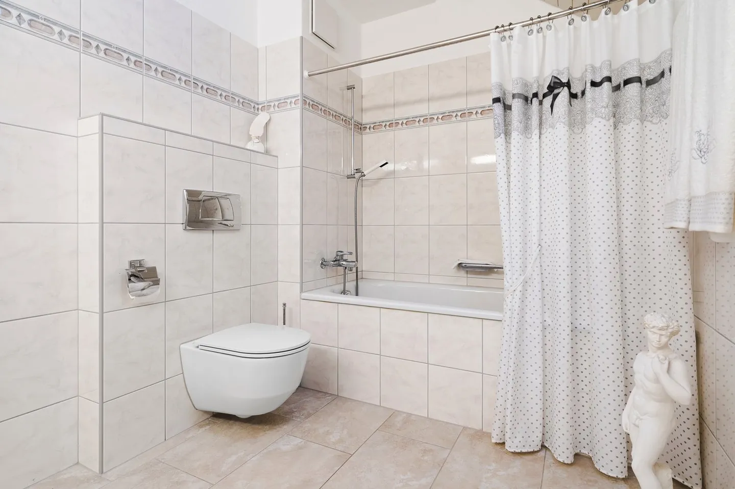 6 1/2 Zimmer Maisonette Wohnung inkl. 2 Tiefgaragenplätze - Foto 9 von 10