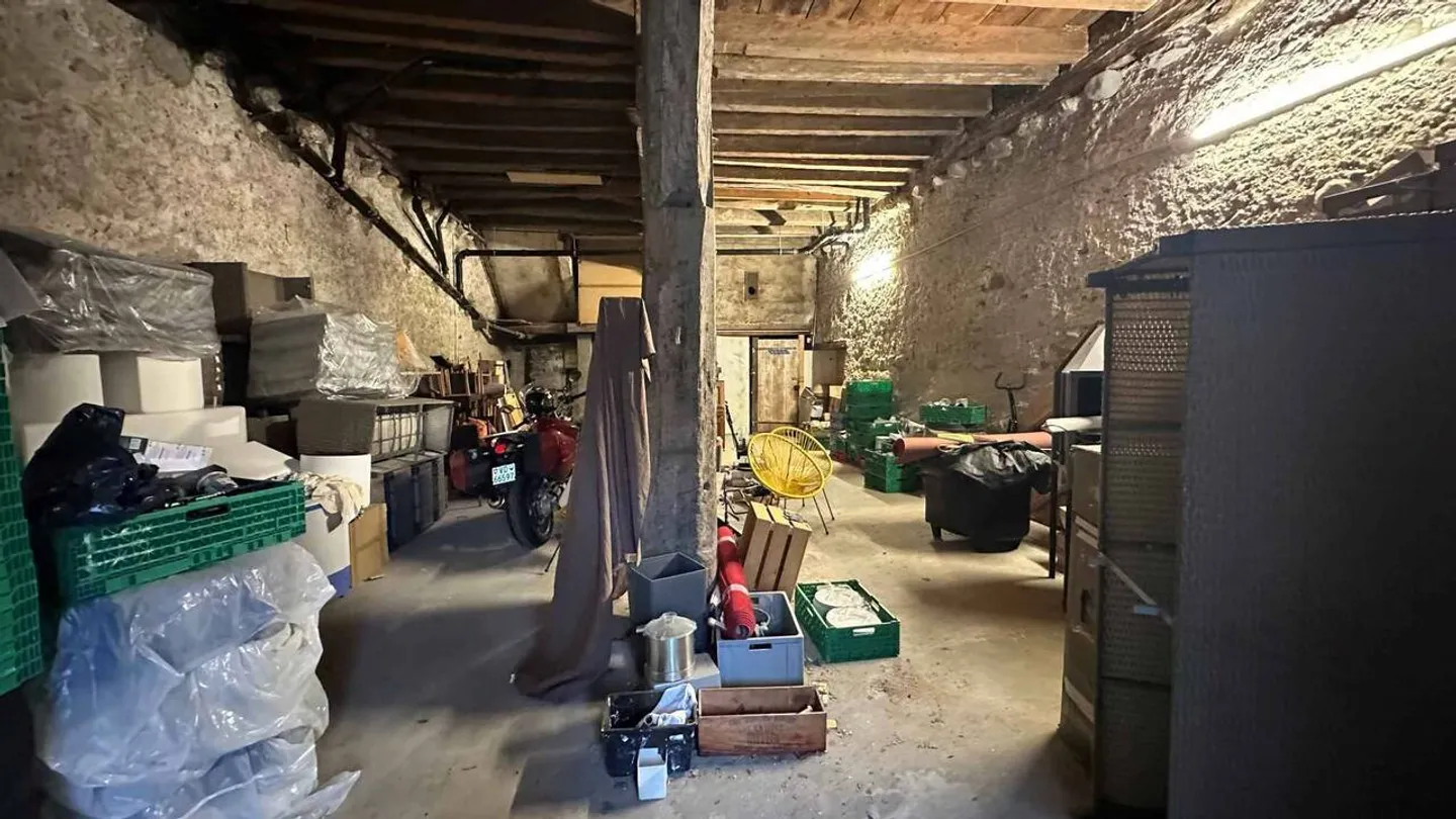 Deposito spazioso nel cuore di Aubonne - Foto 2 di 2