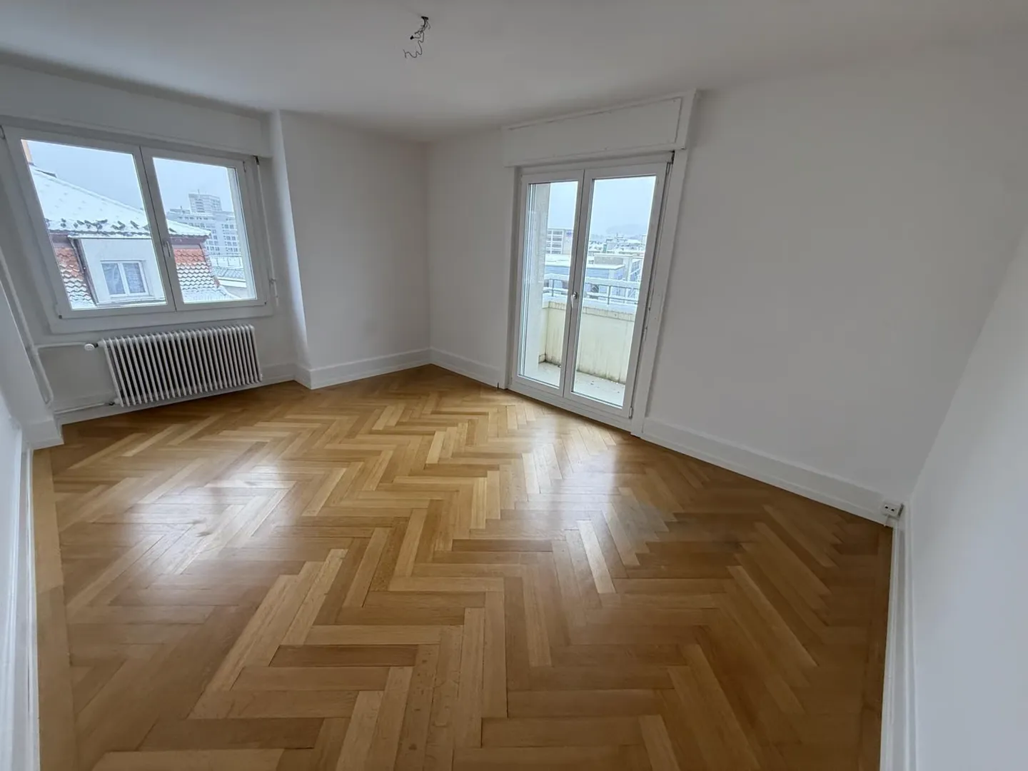 Schönes 2.5-Zimmer-Apartment mit Balkon, 5 Minuten von der Bahnstation - Photo 1 sur 13