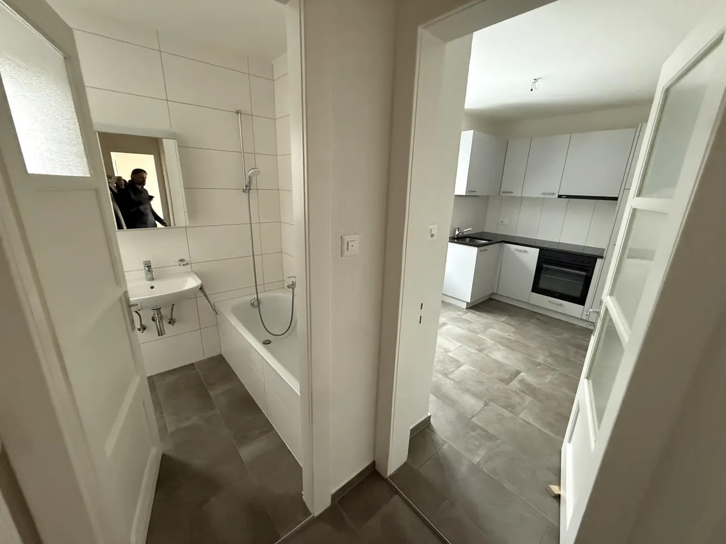 Schönes 2.5-Zimmer-Apartment mit Balkon, 5 Minuten von der Bahnstation - Photo 11 sur 13