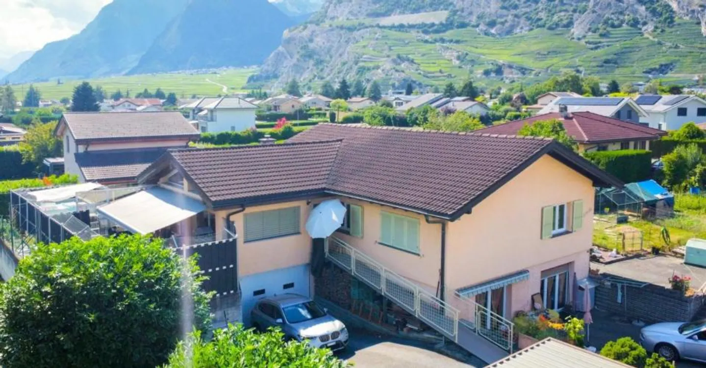 Villa spacieuse avec jardin - Photo 1 sur 12
