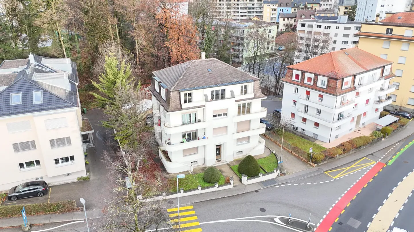Schönes 2.5-Zimmer-Apartment mit Balkon, 5 Minuten von der Bahnstation - Photo 13 sur 13