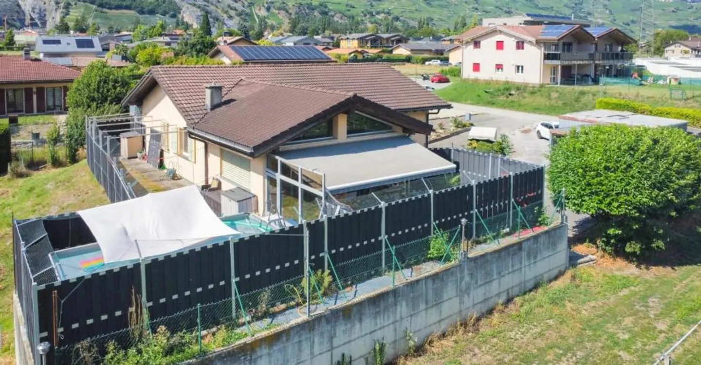 Villa spacieuse avec jardin - Photo 3 sur 12