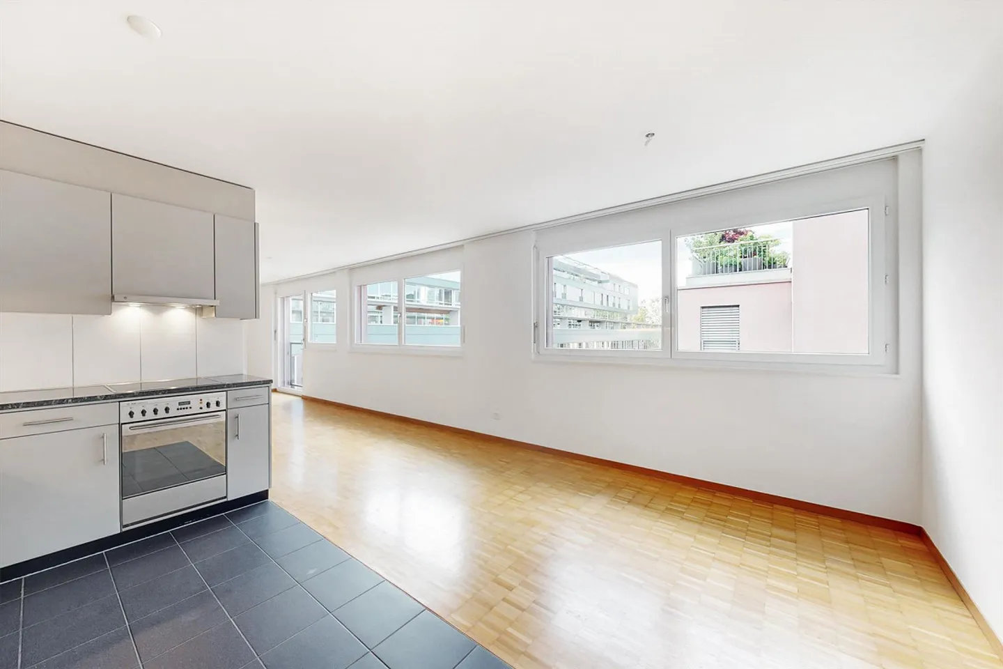 Charming Apartment in City Center - Photo 2 of 9