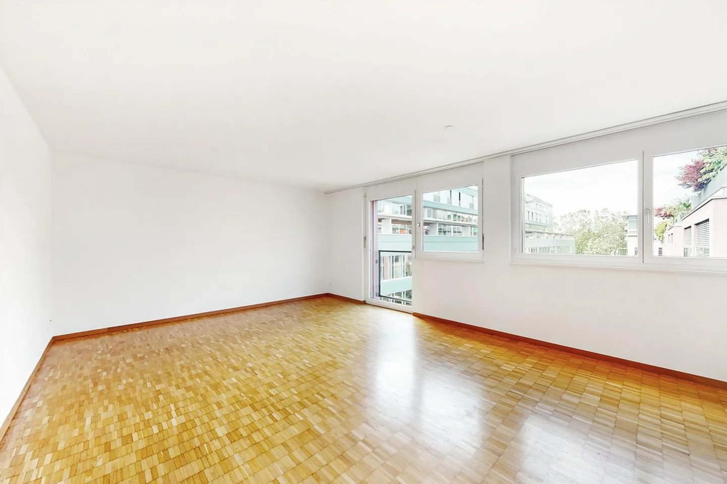 Charming Apartment in City Center - Photo 4 of 9