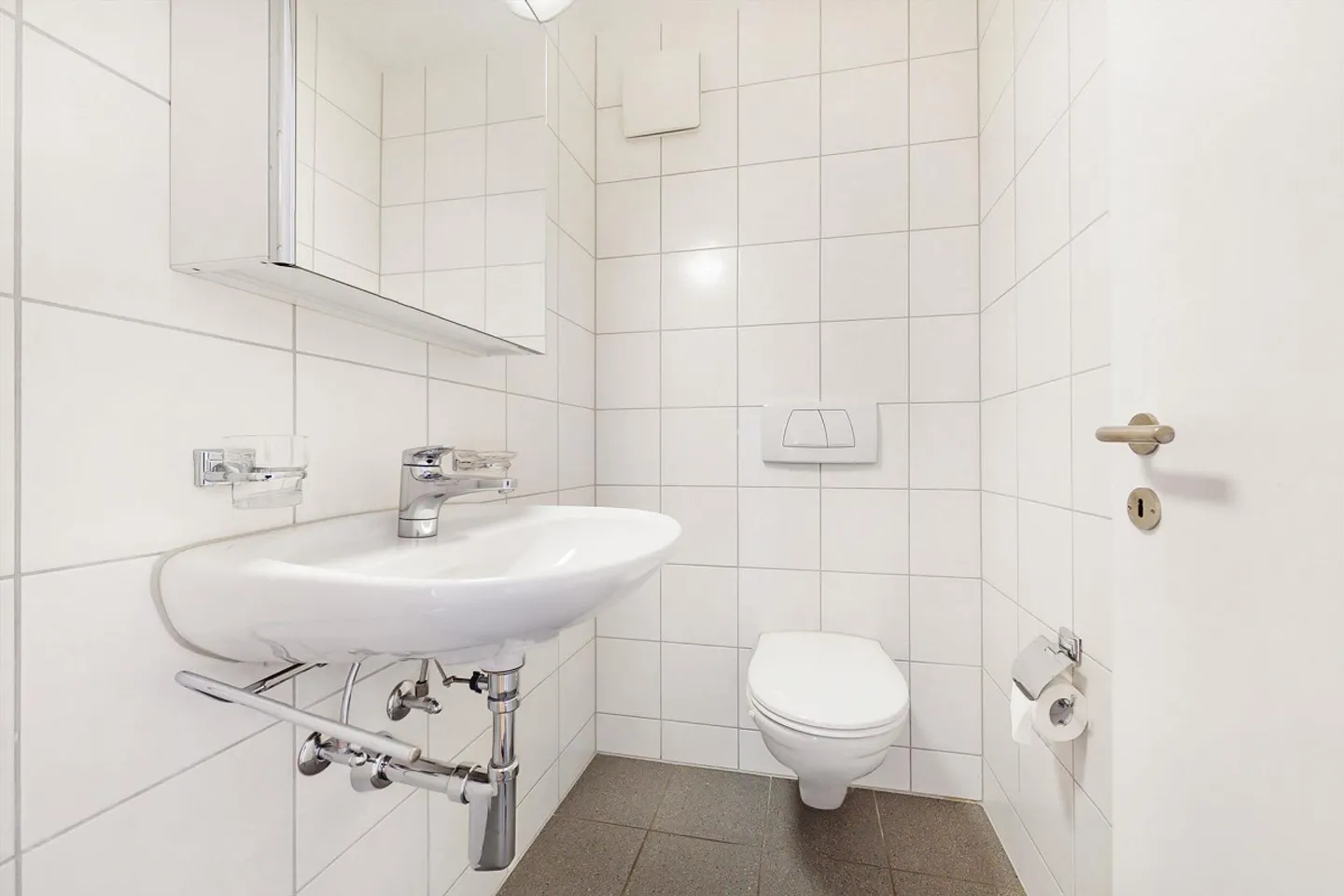 Charming Apartment in City Center - Photo 8 of 9