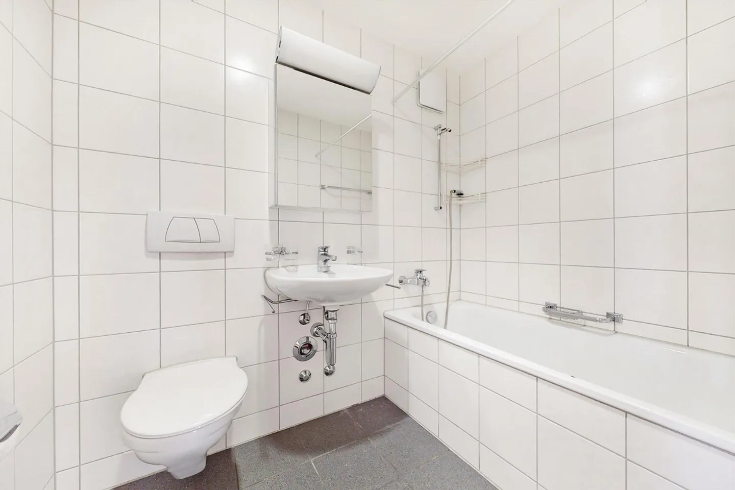Charming Apartment in City Center - Photo 9 of 9