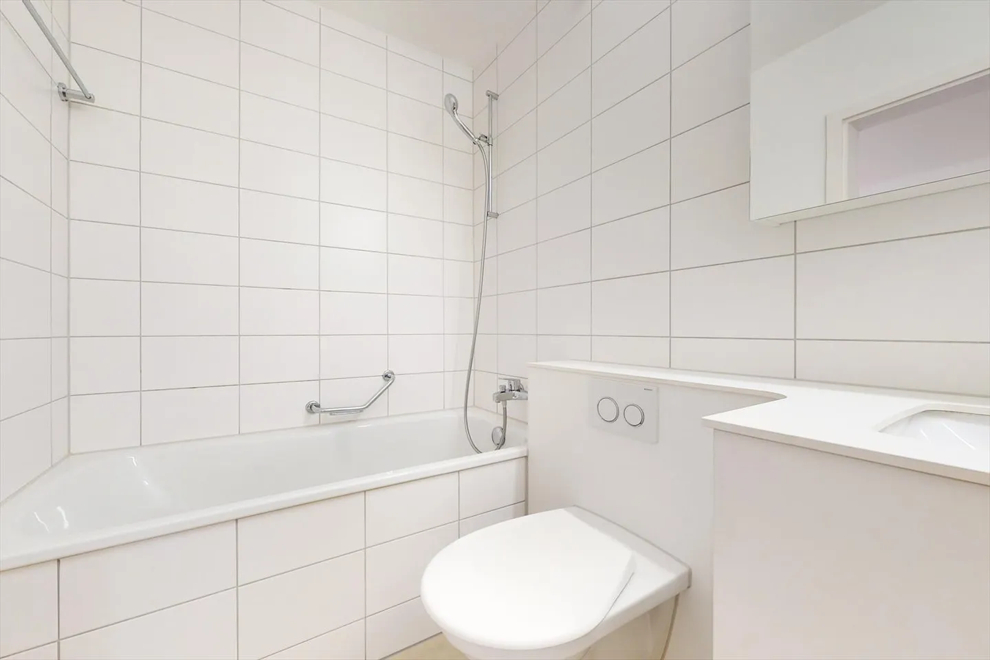 RENT WITHOUT DEPOSIT - Fantastic view over Birsfelden on the 14th floor - Photo 12 of 13