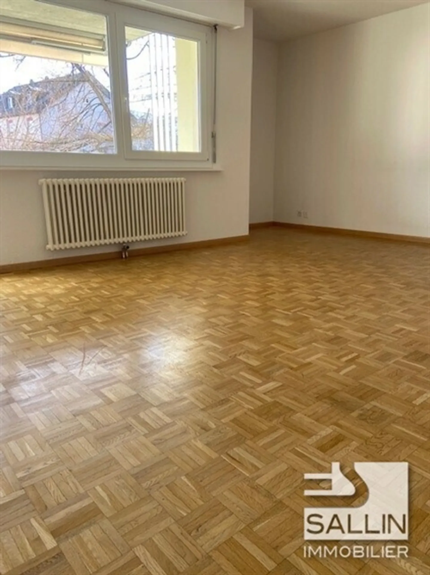 APPARTAMENTO DI 5 CAMERE IN UN QUARTIERE FAMILIARE - Foto 4 di 14