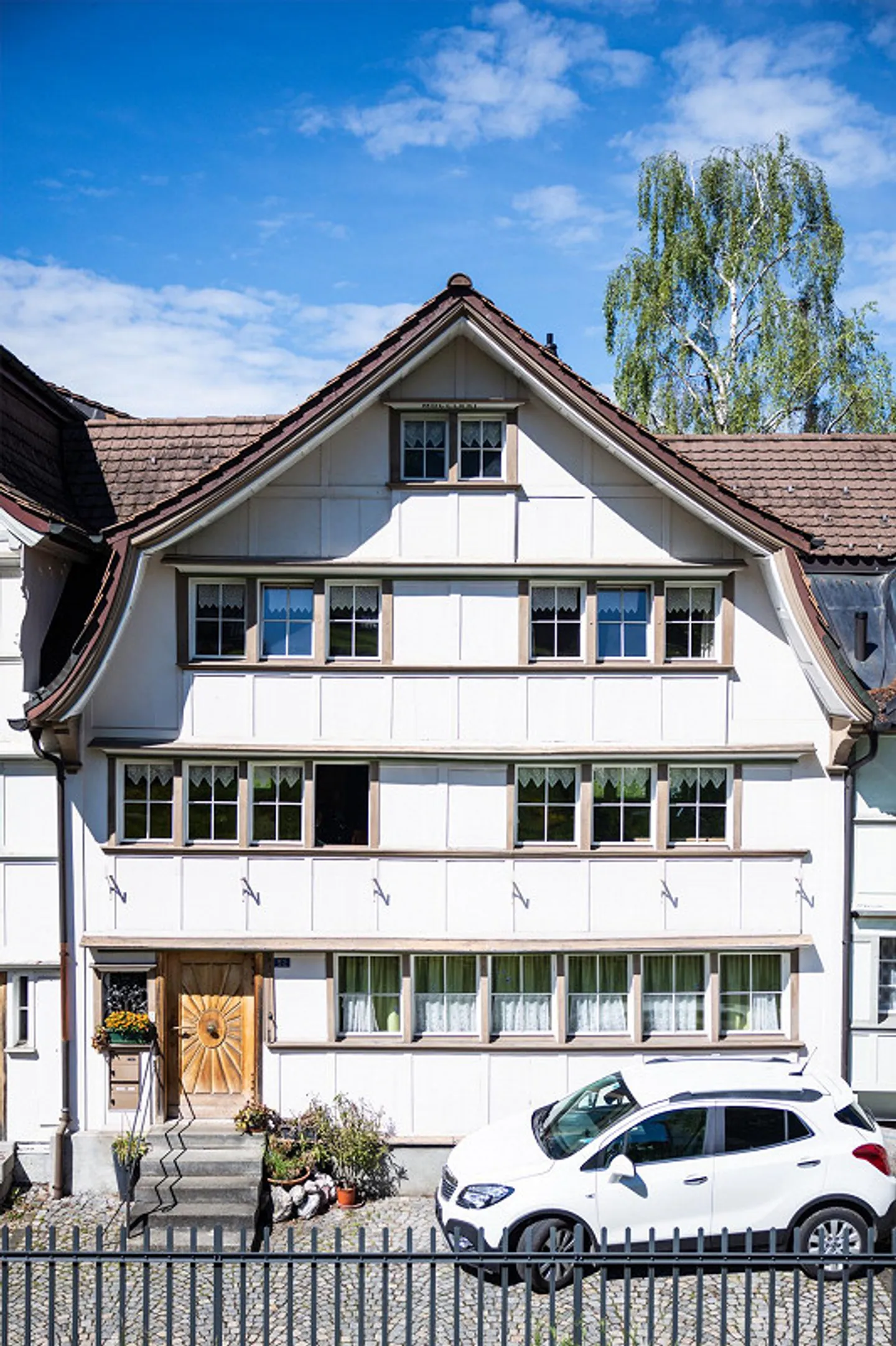 STATTLICHES 5 ZIMMER REIHENHAUS MIT EINLIEGERWOHNUNG - Photo 1 of 19
