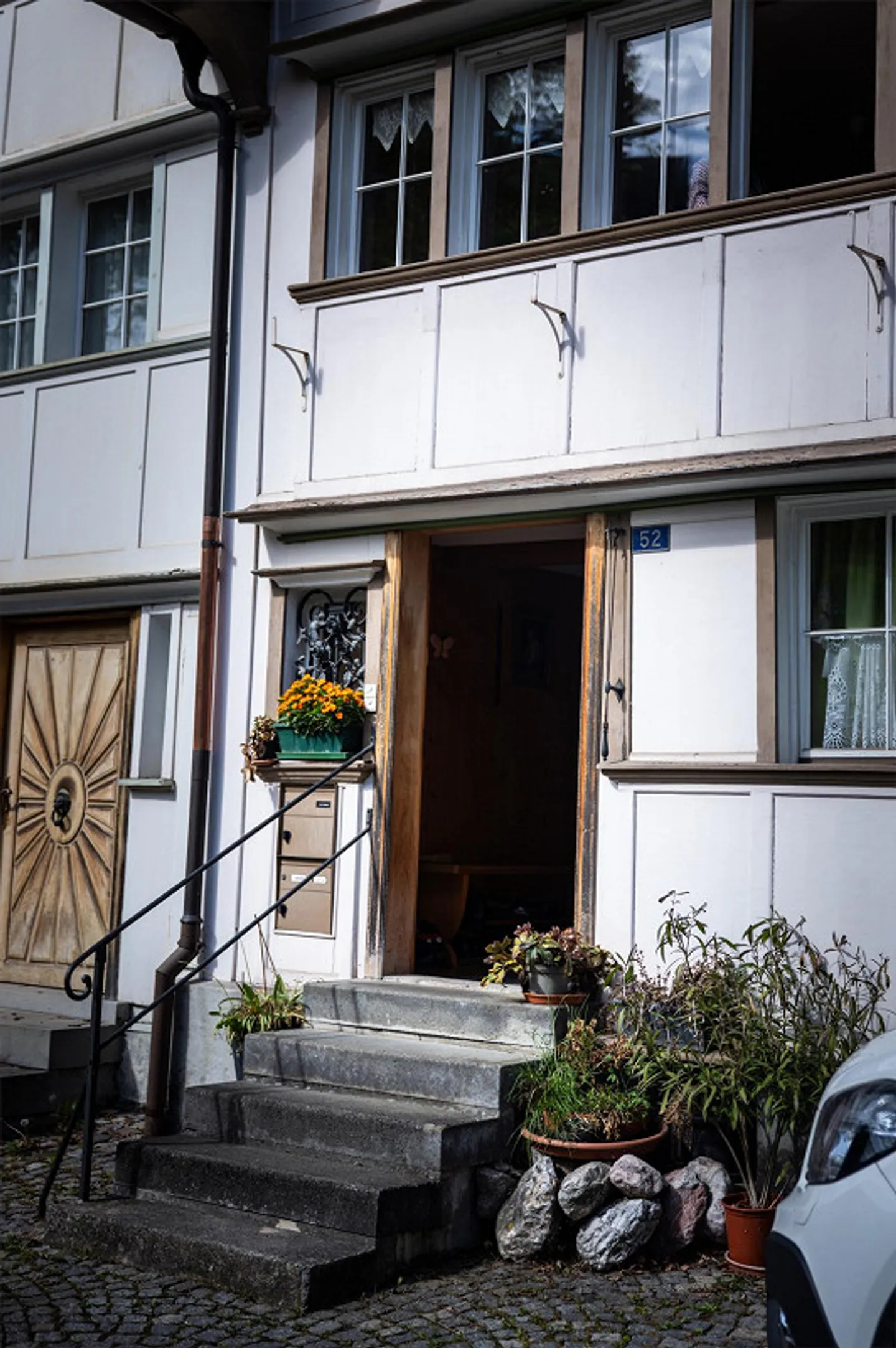 STATTLICHES 5 ZIMMER REIHENHAUS MIT EINLIEGERWOHNUNG - Photo 2 of 19