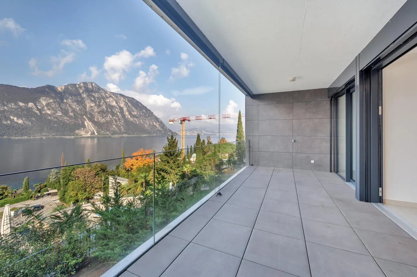 Pleasant 3.5-Room Apartment with Lake View in Bissone - Photo 1 of 12