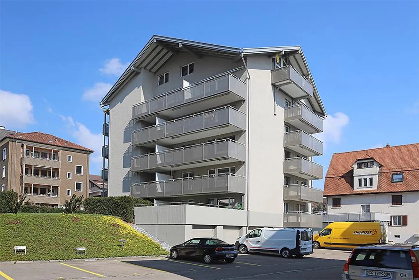 Modern and bright 3.5 room apartment centrally and quietly located - Photo 1 of 9