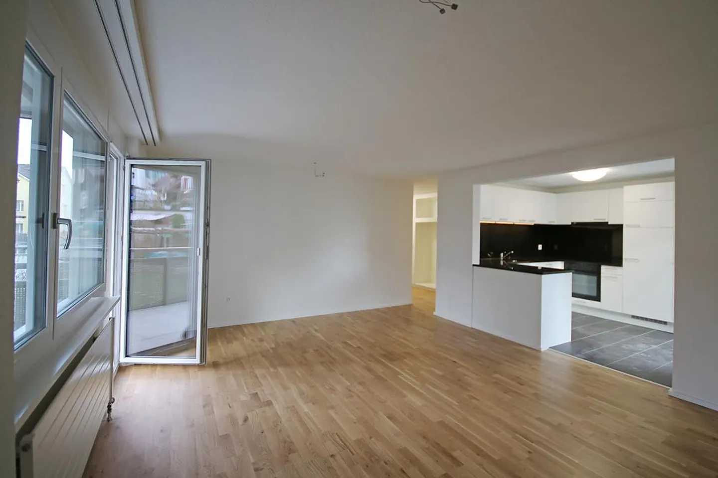 Modern and bright 3.5 room apartment centrally and quietly located - Photo 4 of 9