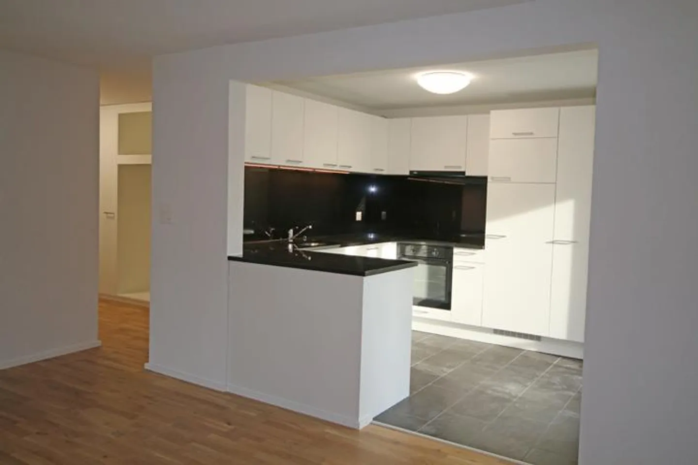 Modern and bright 3.5 room apartment centrally and quietly located - Photo 5 of 9