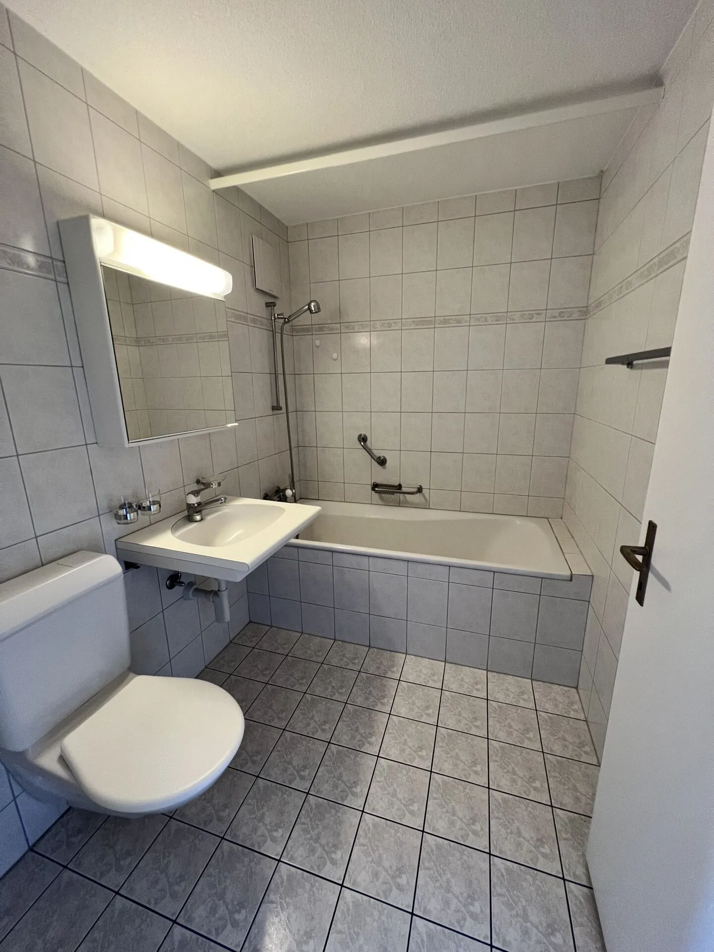 Appartement familial de 4 1/2 pièces dans un emplacement calme dans une maison de 6 familles - Photo 7 sur 10