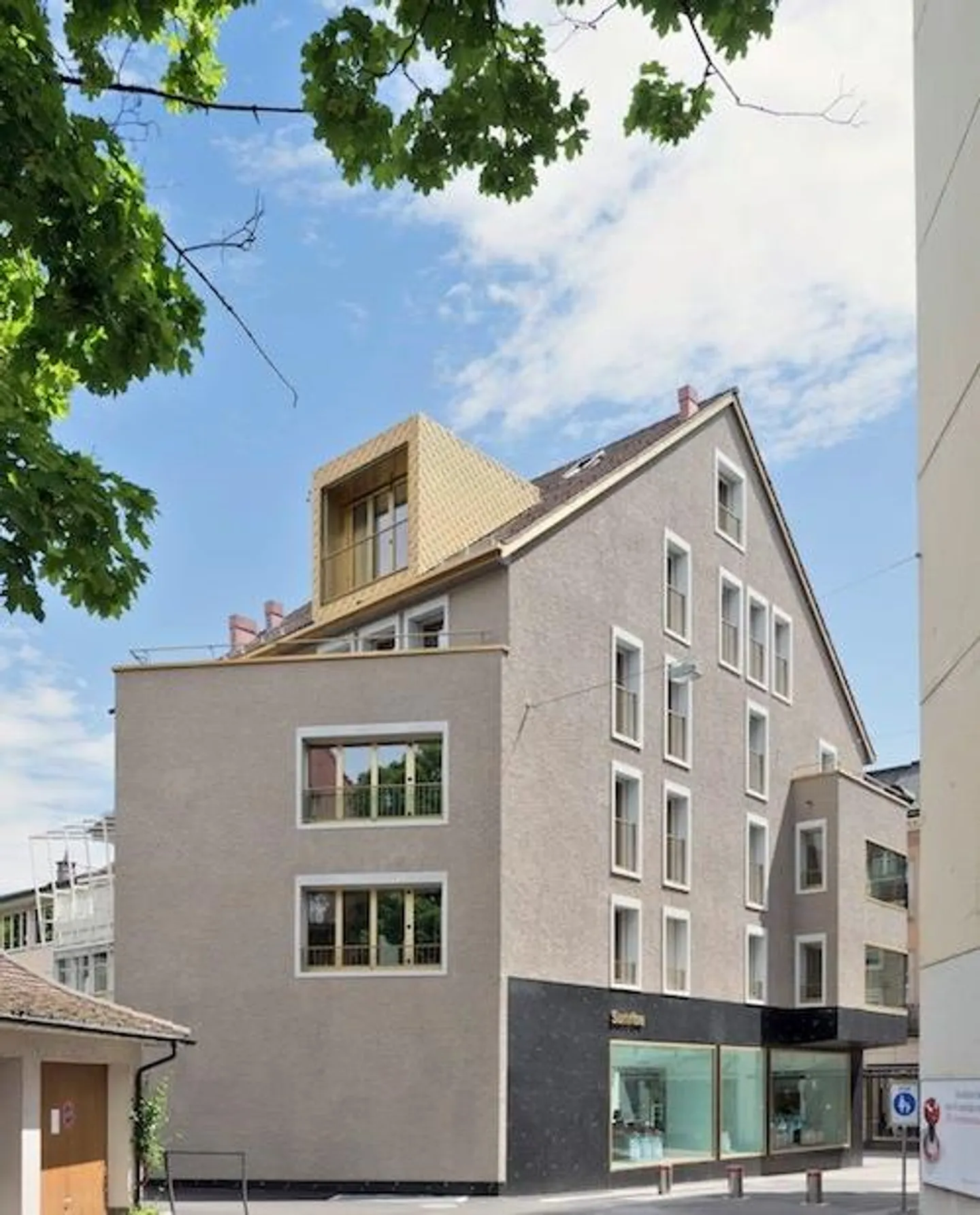 Luxurious 4.5-Room Apartment - Photo 2 of 12